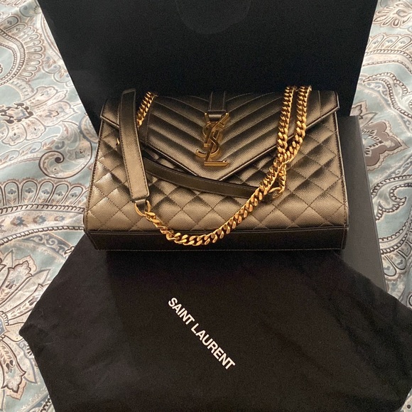 I am selling this beauty! I only used it 3 times. Perfect for any occasion. - Picture 1 of 8